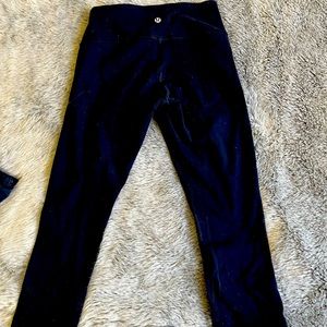 Black calf length Capri workout leggings